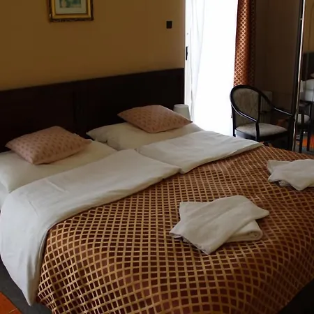 Roosevelt Hotell 3*